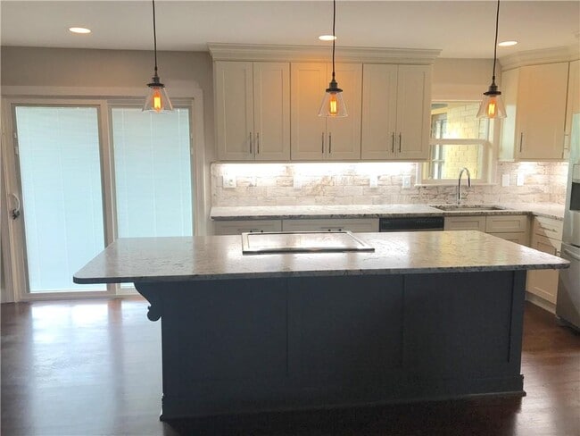 Building Photo - 2047 Glynbrook Dr