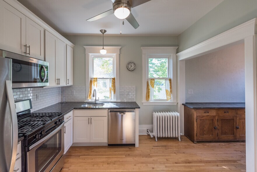 Updated kitchen: 10.9'x9.7' - 3204 Park Ave