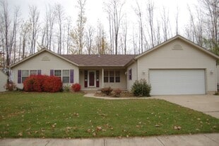 Building Photo - 334 Oakdale Cir