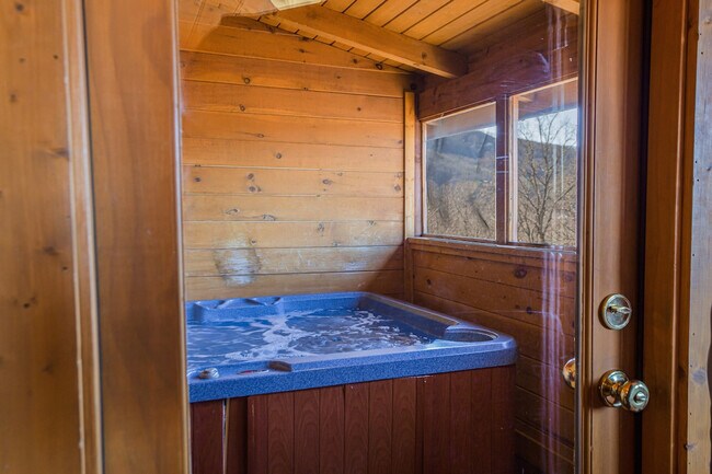 Building Photo - 415 Big Bear Wy