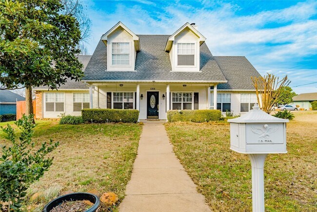 Primary Photo - 1306 Lakeside Dr