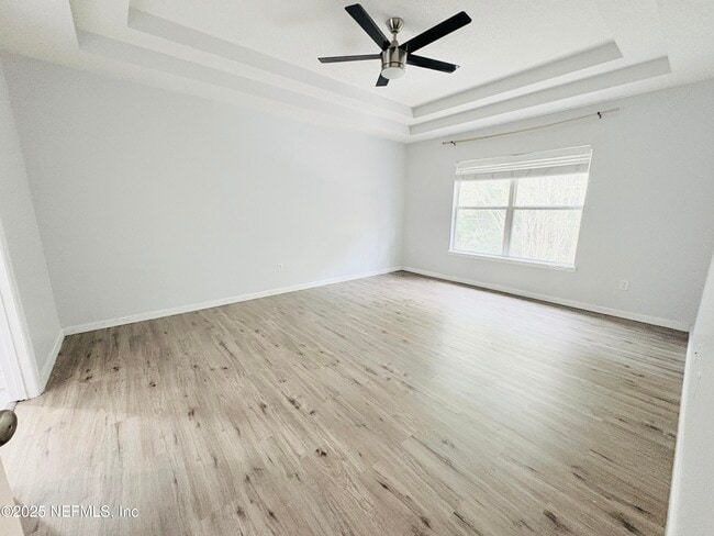 Building Photo - 5950 Round Table Rd