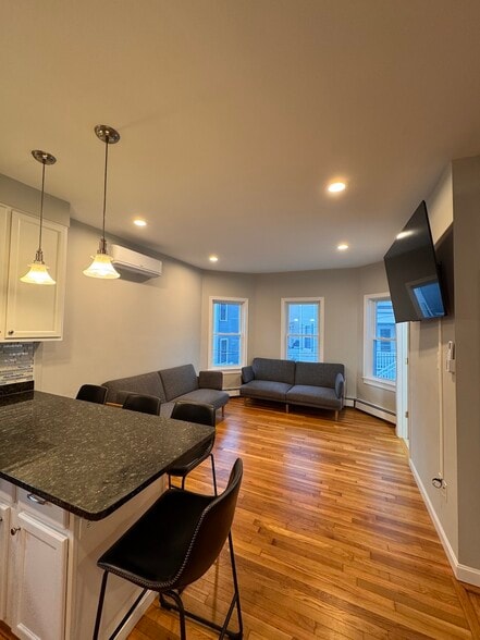 Building Photo - 7 Pinckney Pl