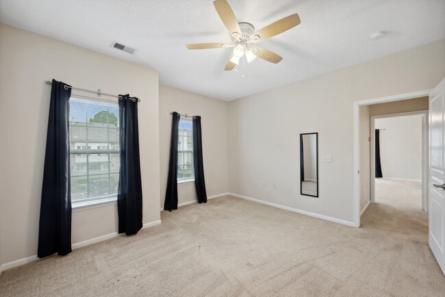 Building Photo - 2412 Wessington Dr