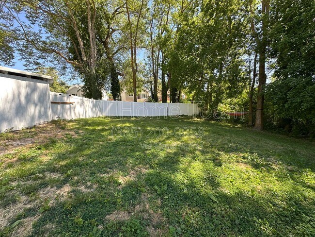 Building Photo - 33 Sylvia Dr