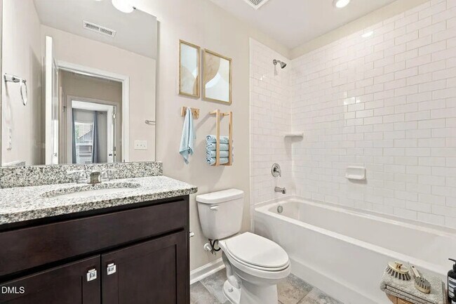 Building Photo - Lease OR Lease to Own