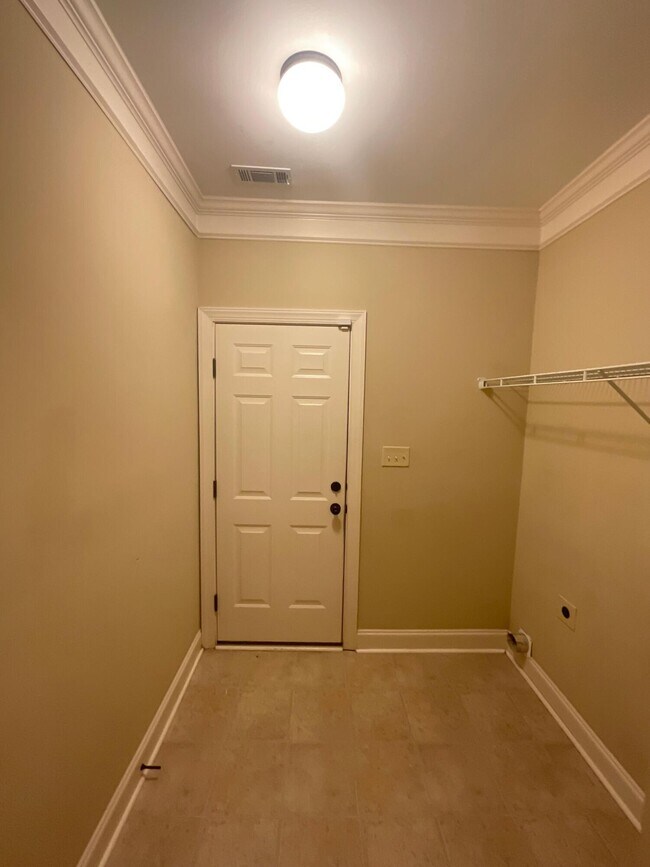 Building Photo - 5506 Darwood Dr