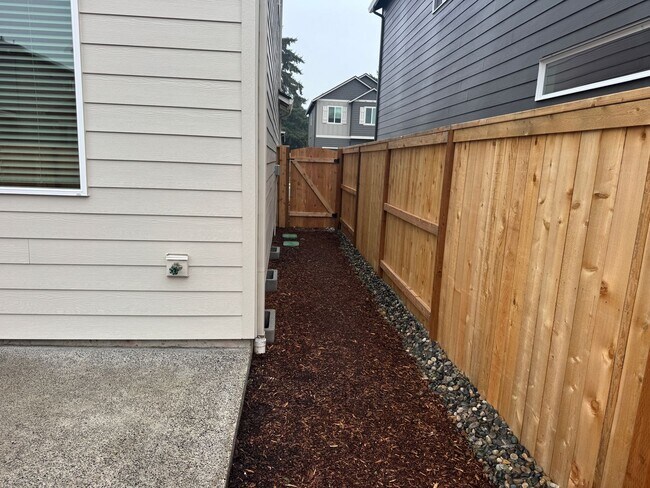 Building Photo - Spacious 3 Bedroom – Move-In Ready Brand n...