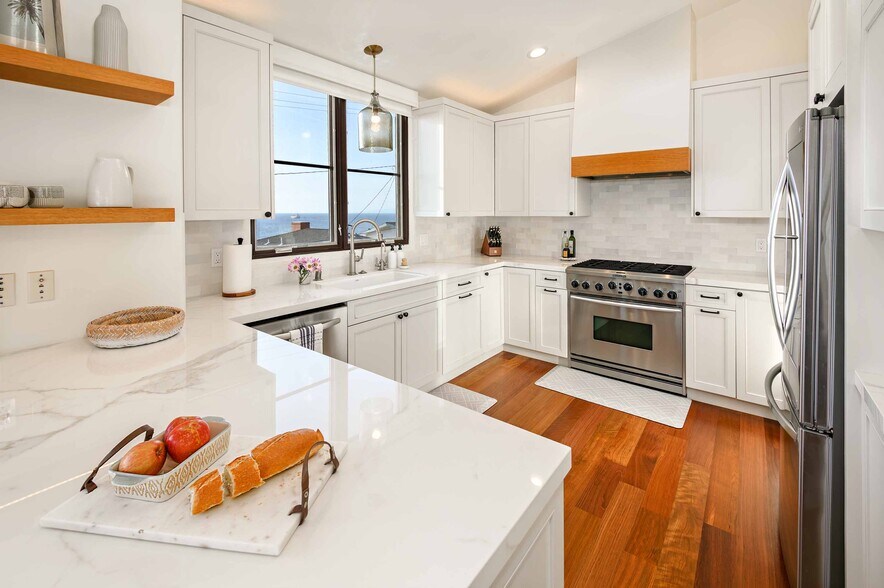 Building Photo - 319 33rd St