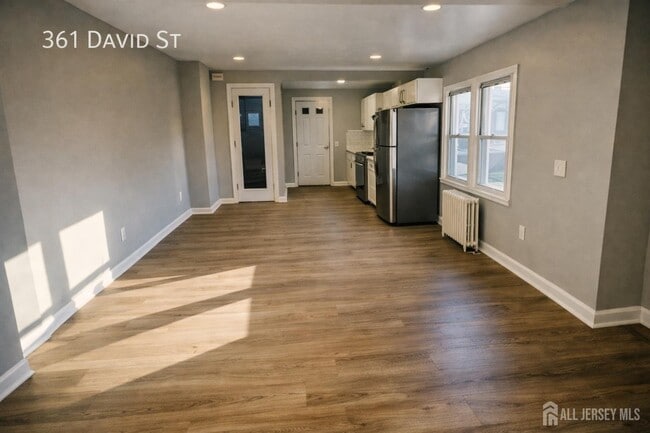 Building Photo - 361 David St