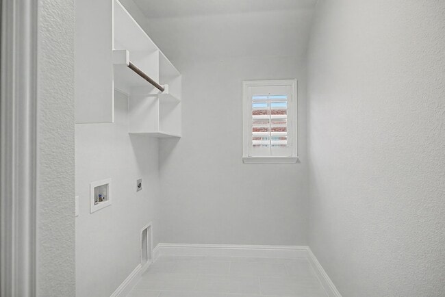 Building Photo - 100 Prewit St