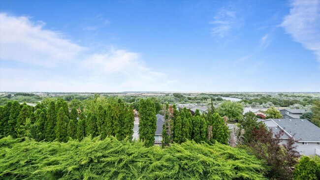 Building Photo - Spacious 4-Level Home with Panoramic Views for Lease – Hills West, South Richland – $2,800/mo