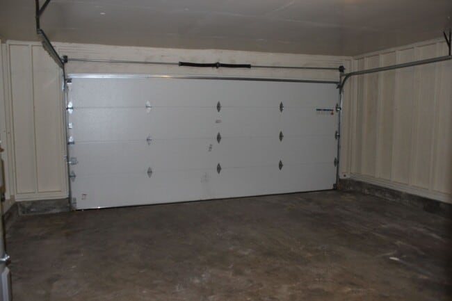 Building Photo - 4 bedroom, 2 bath home near Intel in Hillsboro