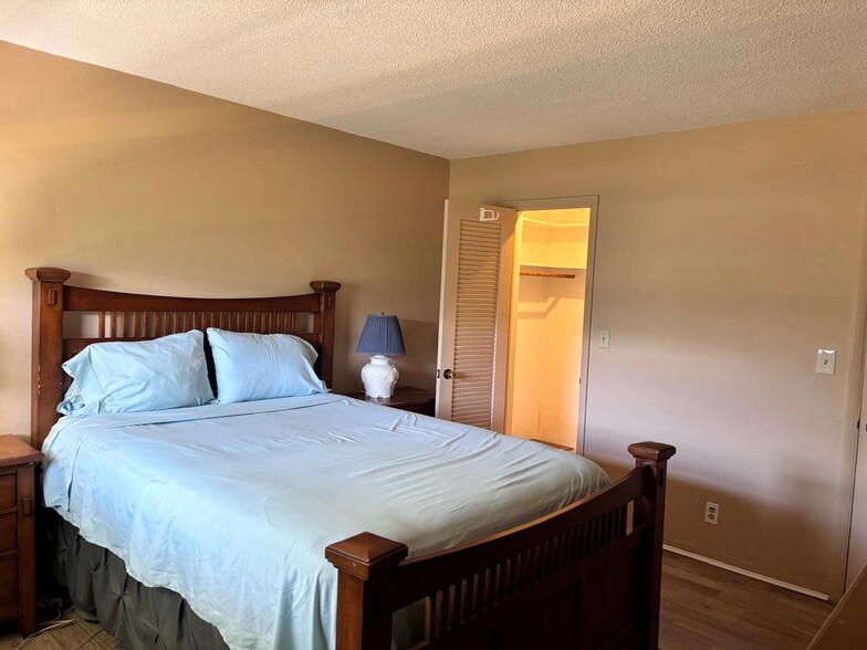 Building Photo - 2031 Dewey St