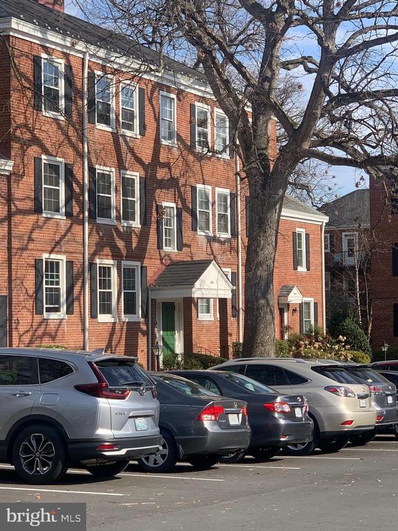 Building Photo - 2961 S Columbus St