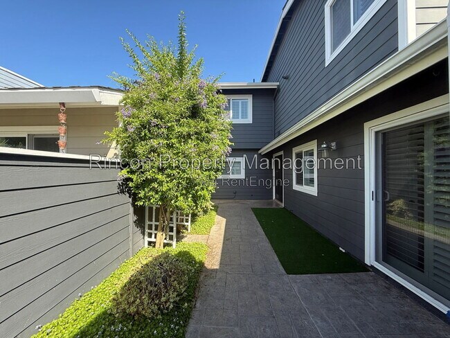 Building Photo - 4551 Costa De Oro