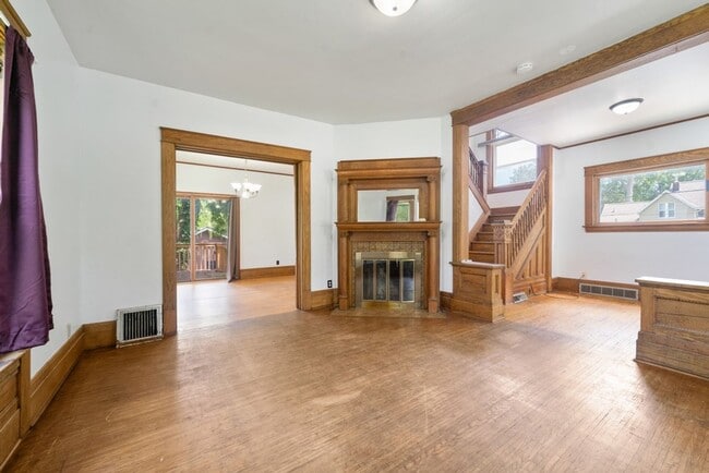 Primary Photo - 513 W 22nd St