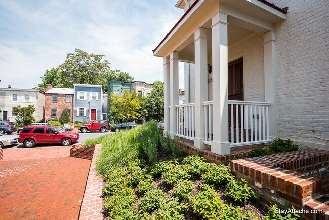 Building Photo - 615 D Street SE, Washington, DC 20003