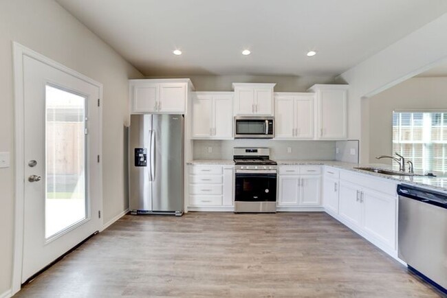Building Photo - 3/2/2 Patio Home! Lawncare included