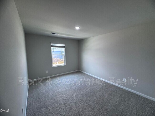Building Photo - 50 Thistle Patch Pl