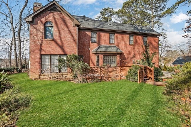 Building Photo - 2020 Oak Ln