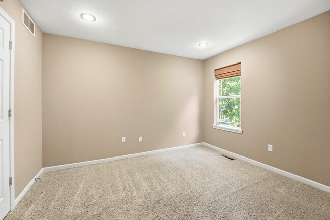 Building Photo - 401 S Village Cir