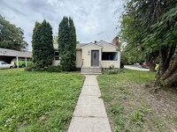 Building Photo - Ideally Located 3 Bed 1.5 Bath Spokane Hom...