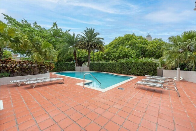 Building Photo - 2400 SW 3rd Ave