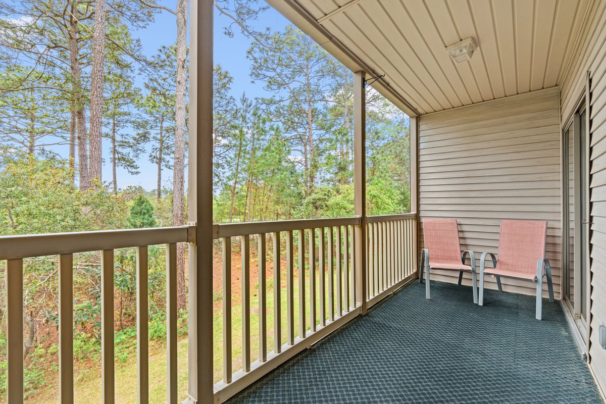 Building Photo - 412 Pinehurst Ln