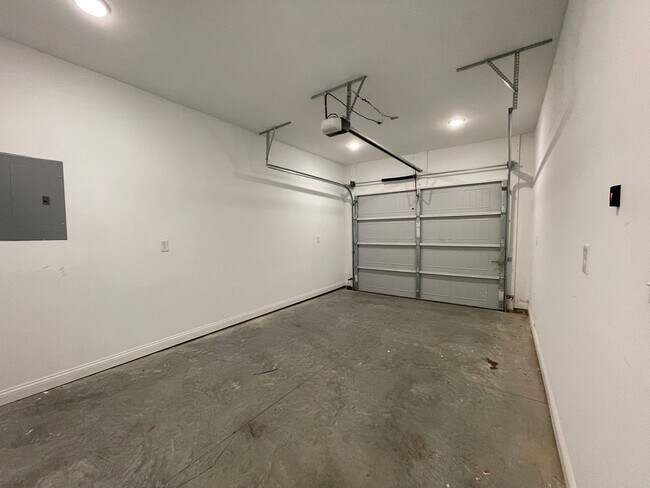 Building Photo - 117/119 Tucker Ln
