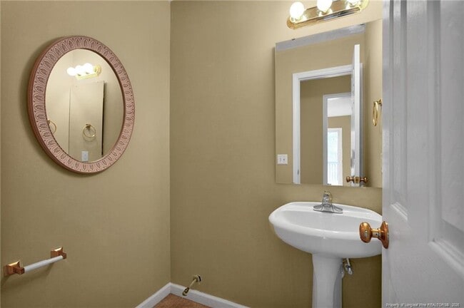 Building Photo - 75 Countess Ct