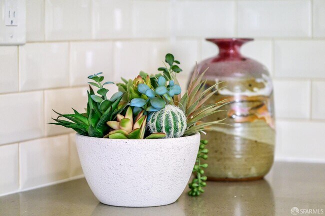 Building Photo - 5476 Summerfield Dr