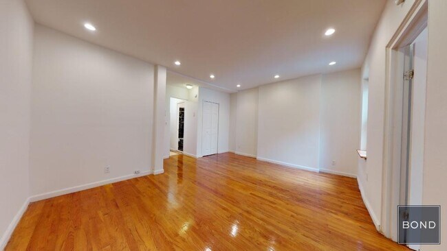 Building Photo - 96 Third Avenue