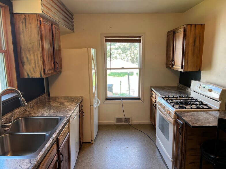 kitchen - 15791 N 2700 East Rd