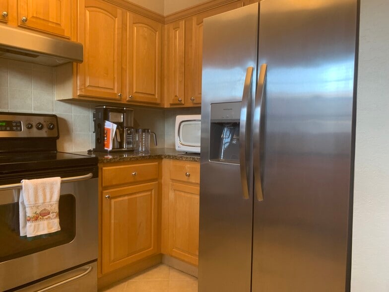 Kitchen - 6100 Gulfport Blvd S
