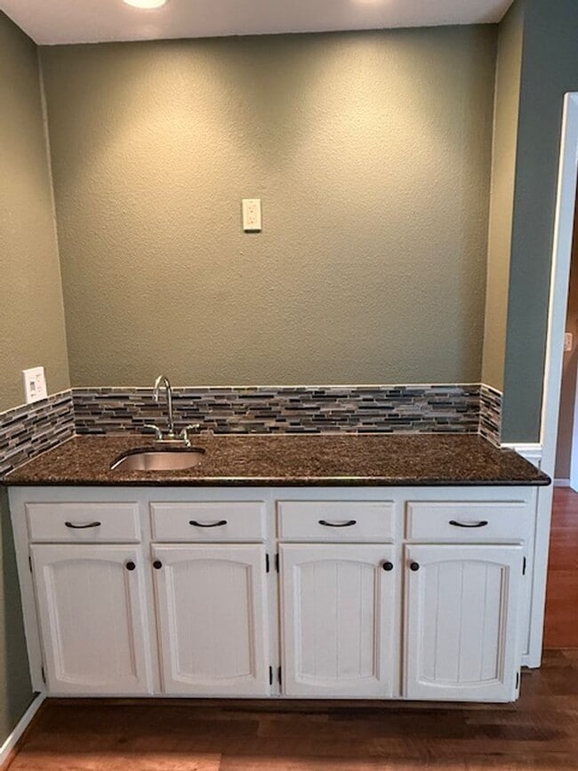 Building Photo - OPEN HOUSE this Wednesday 5pm-6:30pm - Private Redwood Setting | 4BR Home with Family Room, Bar &...