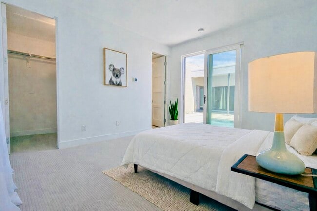 Building Photo - 3402 Ambassador Dr