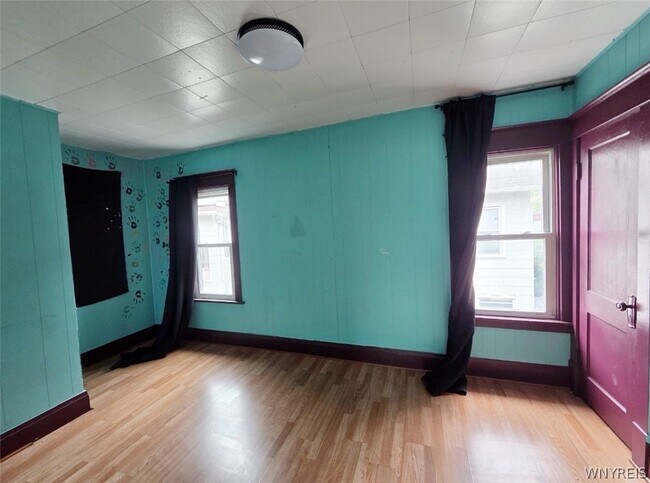Building Photo - 1037 Walden Ave