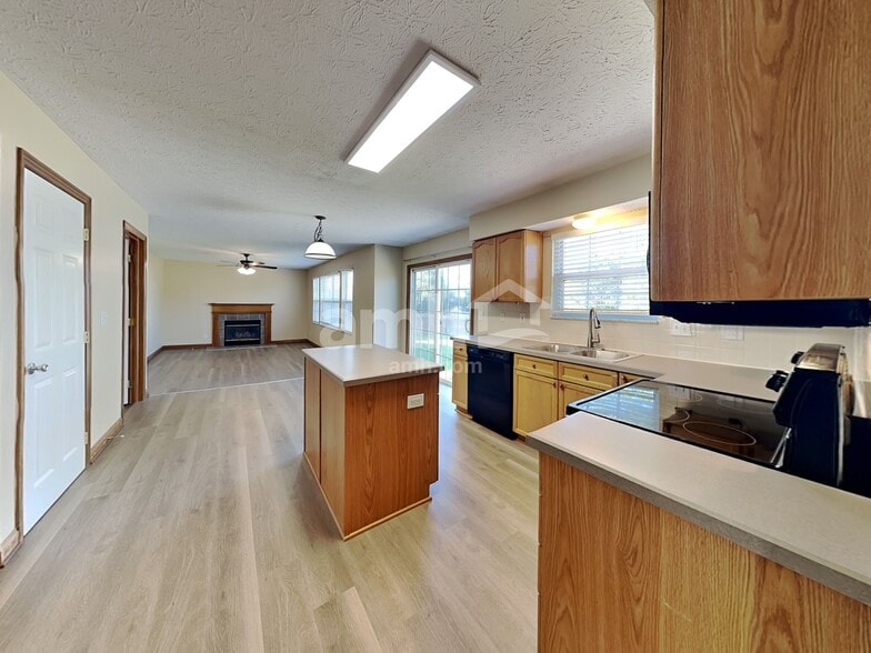 Building Photo - 383 Clifden Ct