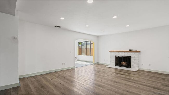 Building Photo - 1695 Kenora Dr