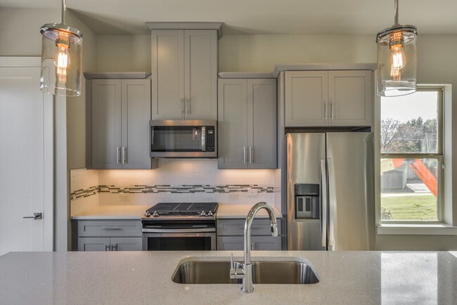 Building Photo - 736 N Plano Rd