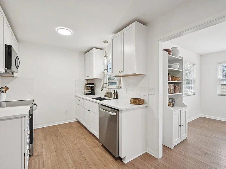 Building Photo - 2108 Willow Run Rd