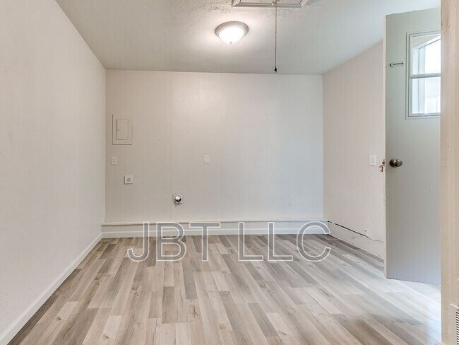 Building Photo - 4416 Meadowoak Dr