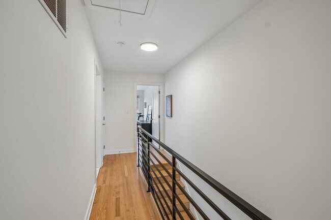 Building Photo - 1329 Marlborough St