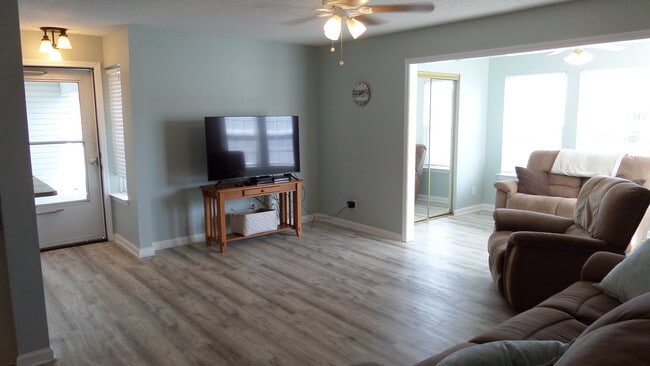 Building Photo - 2266 Huntingdon Dr