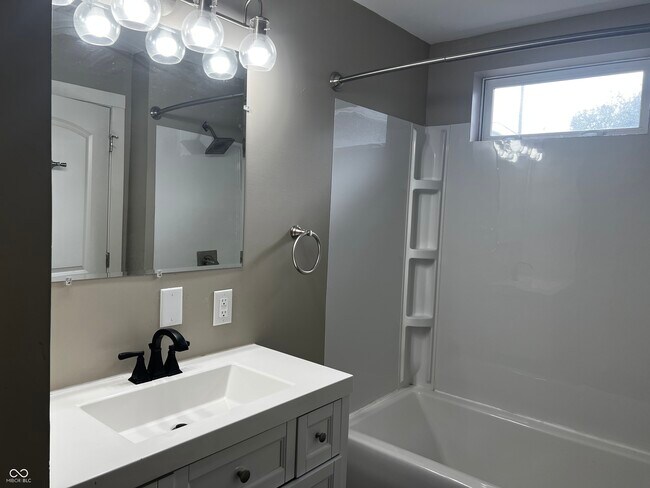Building Photo - 330 W 40th St