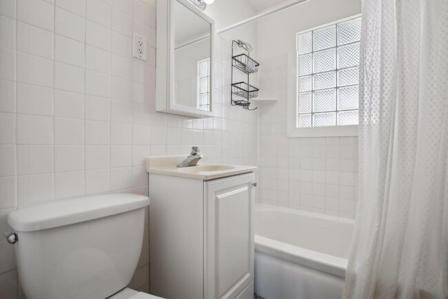 Building Photo - 2104 E 58th St