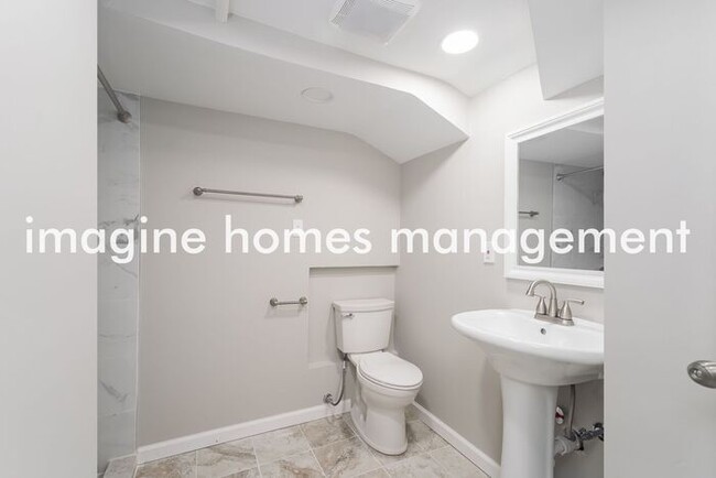 Building Photo - Fully Renovated 4 Bedroom Single Family Ho...