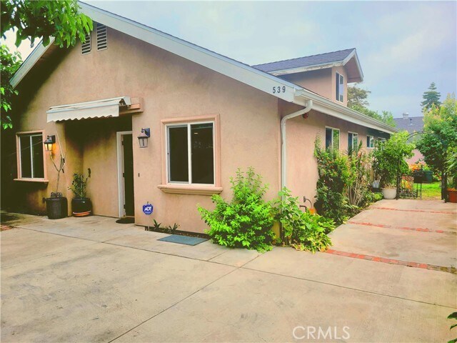 Building Photo - 539 S Michillinda Ave