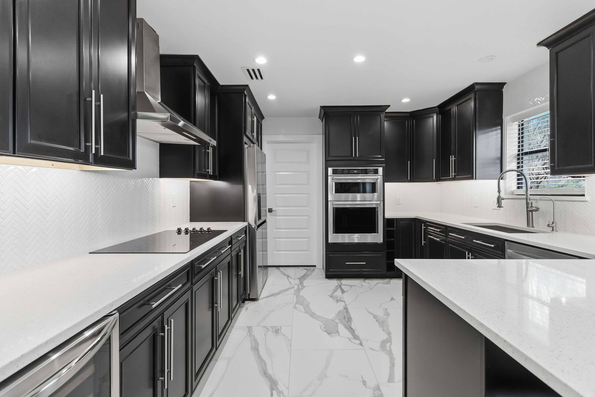 Building Photo - 107 Oak Crest